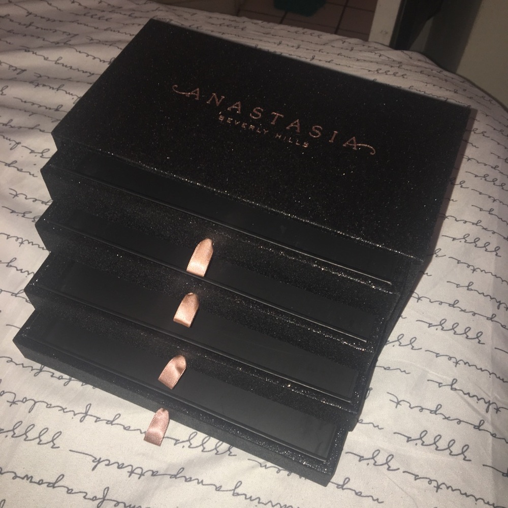 SOLD**** Anastasia Beverly Hills BOX ONLY